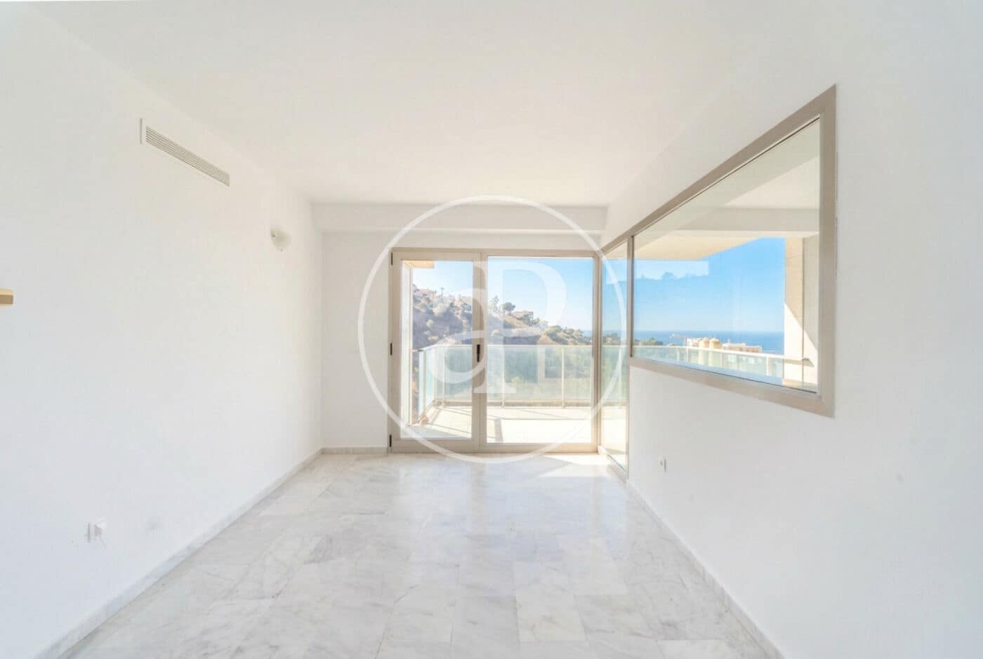 2 bedroom Apartment for sale in Benidorm with pool - € 395,000 (Ref: 9637695)