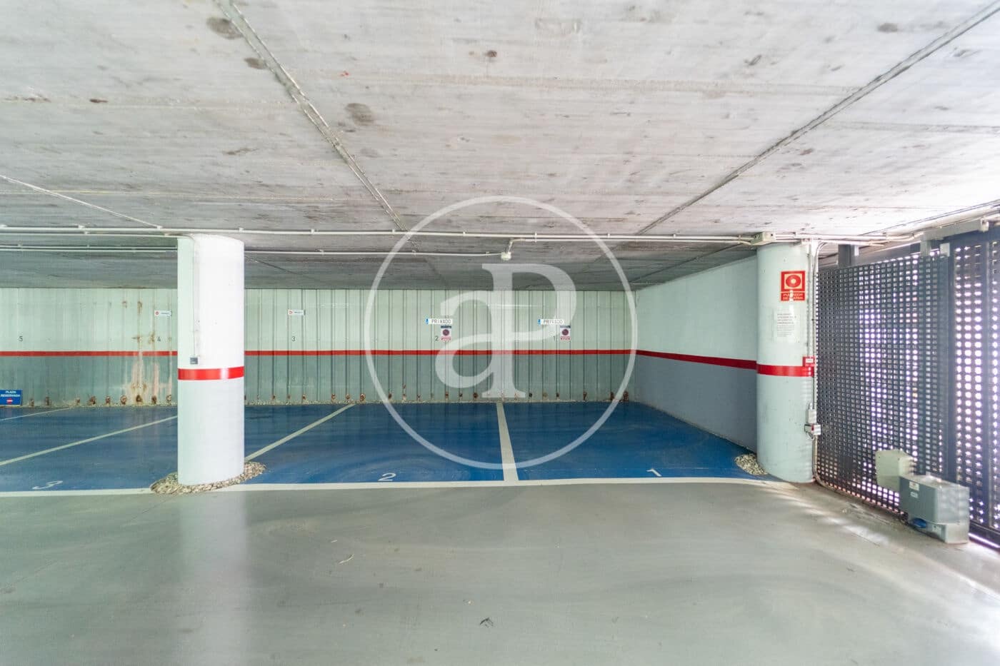 2 bedroom Apartment for sale in Benidorm with pool - € 395,000 (Ref: 9637695)