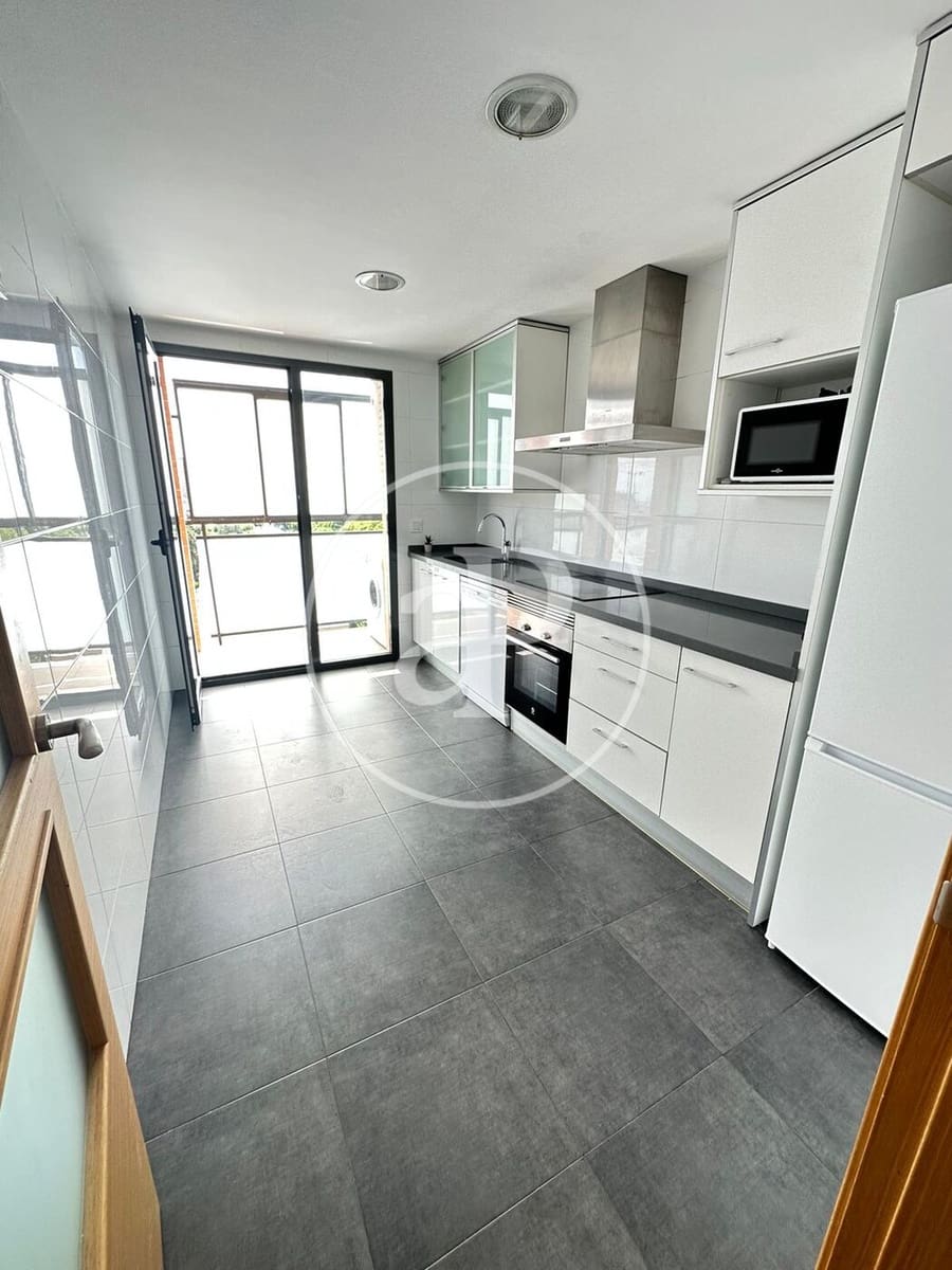 Apartamento de 3 habitaciones en València ciudad en alquiler con piscina - 2.500 € (Ref: 9648253)