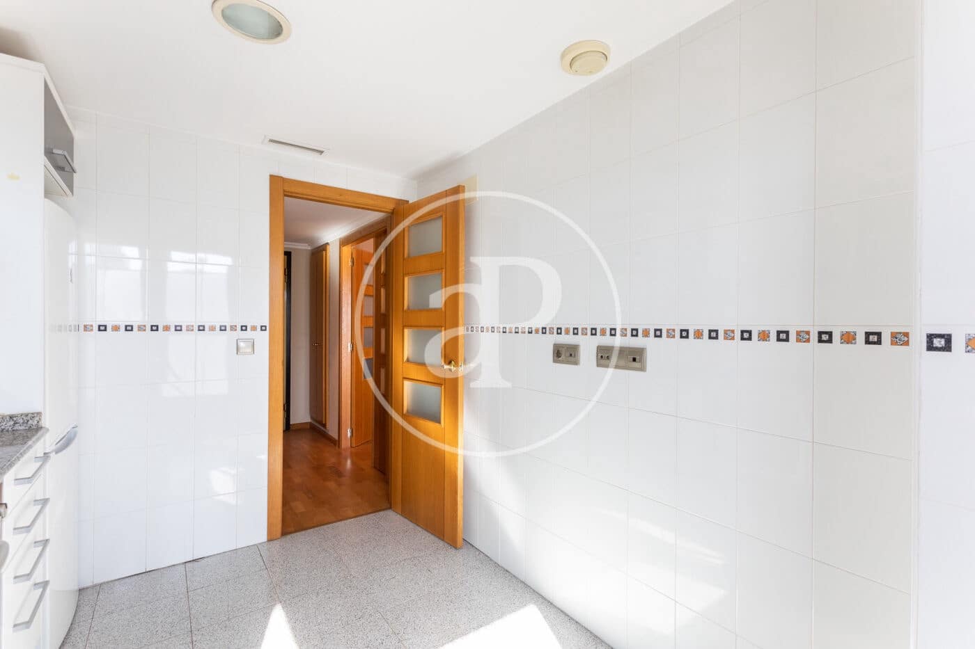 2 soverom Leilighet til leie i Valencia by med svømmebasseng - € 1 500 (Ref: 9652097)