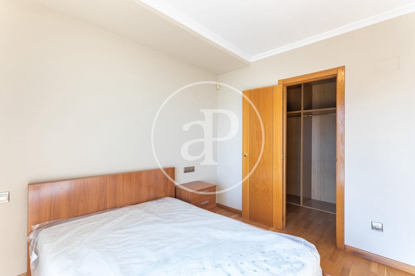 2 soverom Leilighet til leie i Valencia by med svømmebasseng - € 1 500 (Ref: 9652097)