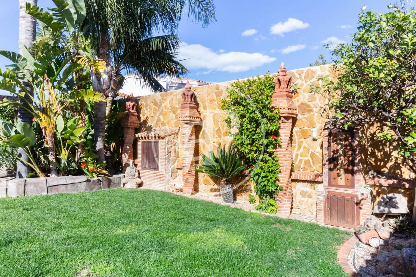 4 soverom Villa til leie i Alginet med svømmebasseng - € 4 500 (Ref: 9652098)