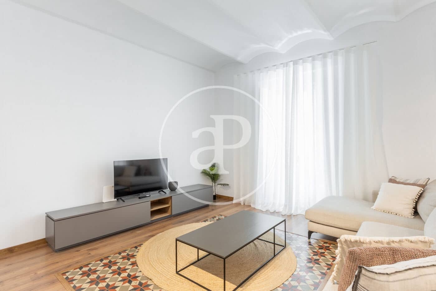 5 bedroom Apartment for rent in Valencia city - € 3,300 (Ref: 9659510)