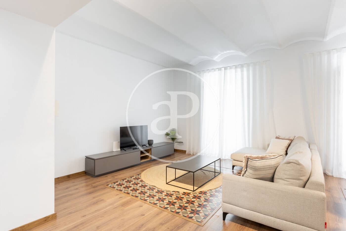 5 bedroom Apartment for rent in Valencia city - € 3,300 (Ref: 9659510)