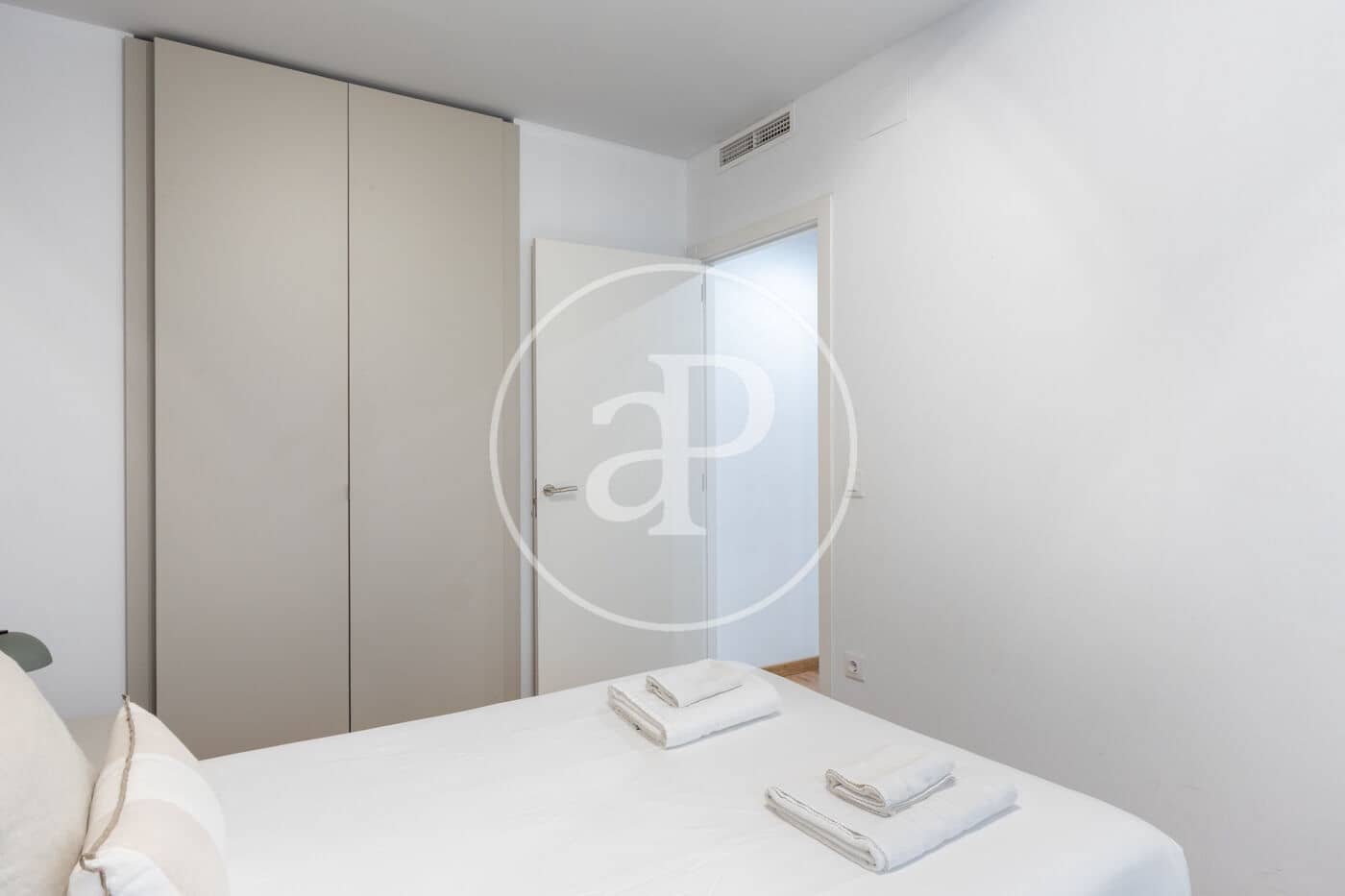 5 bedroom Apartment for rent in Valencia city - € 3,300 (Ref: 9659510)