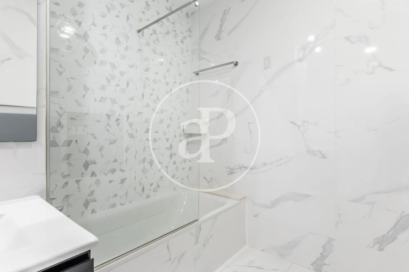 5 bedroom Apartment for rent in Valencia city - € 3,300 (Ref: 9659510)