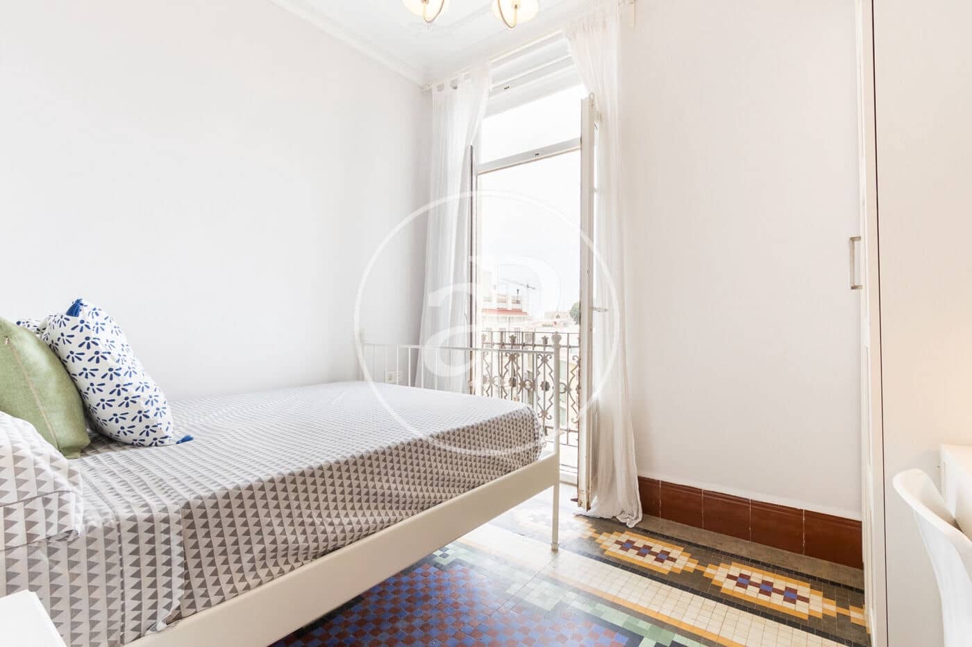 4 sovrum Lägenhet att hyra i Valencia stad - 2 000 € (Ref: 9666602)