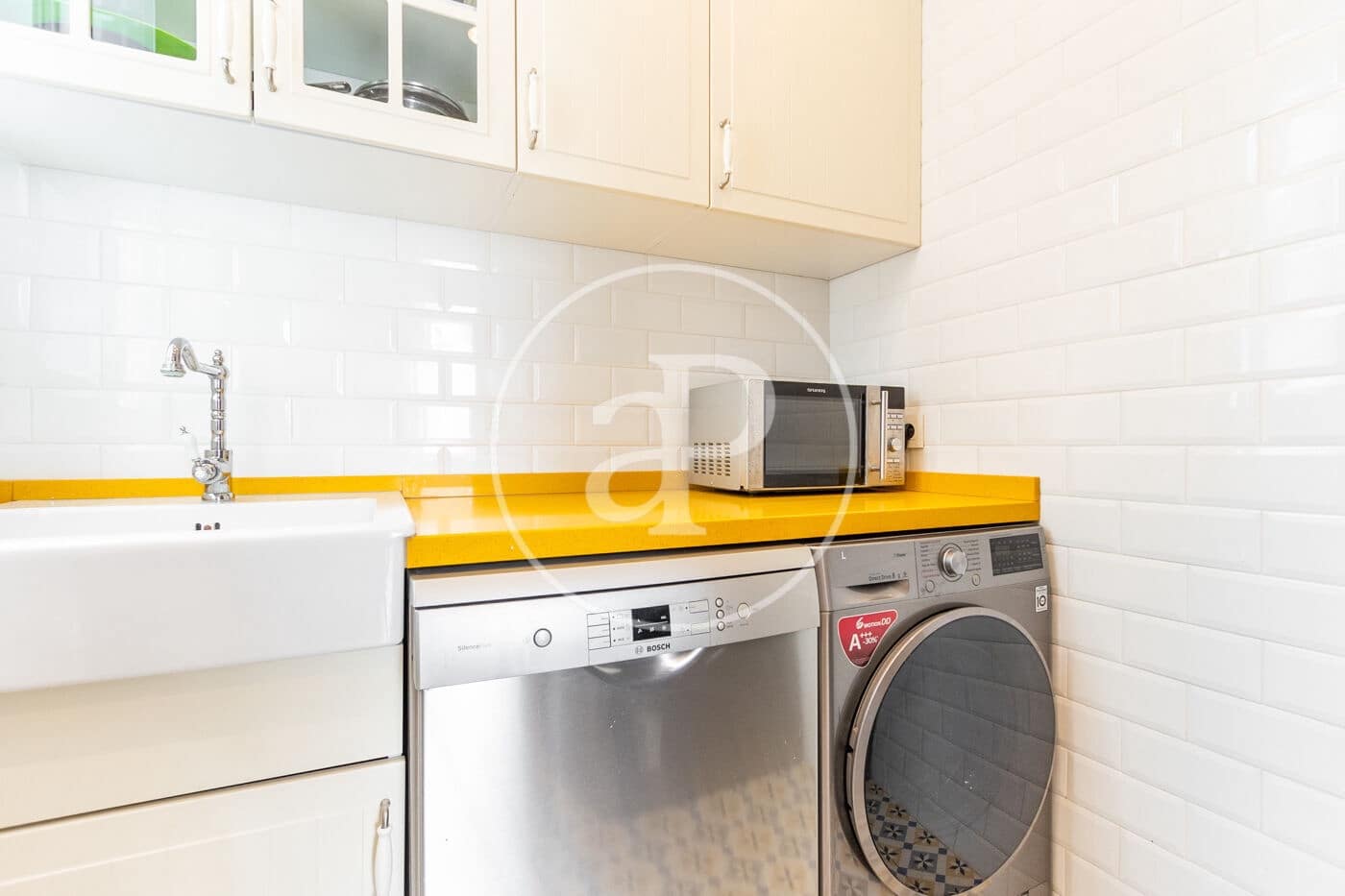 4 sovrum Lägenhet att hyra i Valencia stad - 2 000 € (Ref: 9666602)