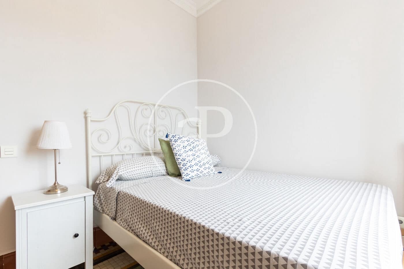 4 sovrum Lägenhet att hyra i Valencia stad - 2 000 € (Ref: 9666602)