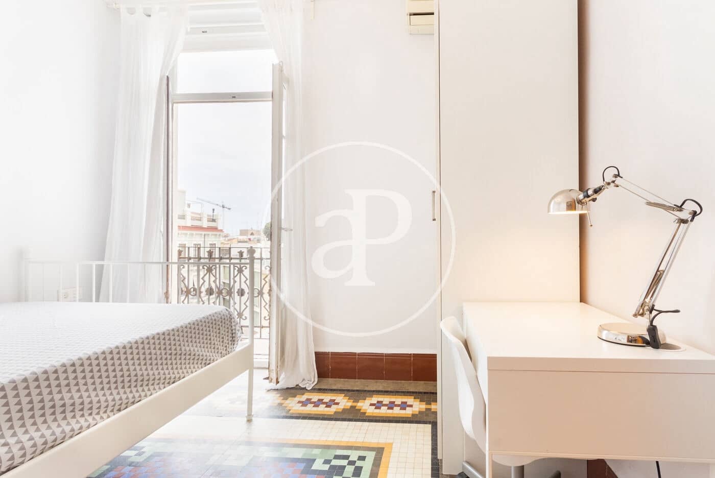 4 sovrum Lägenhet att hyra i Valencia stad - 2 000 € (Ref: 9666602)