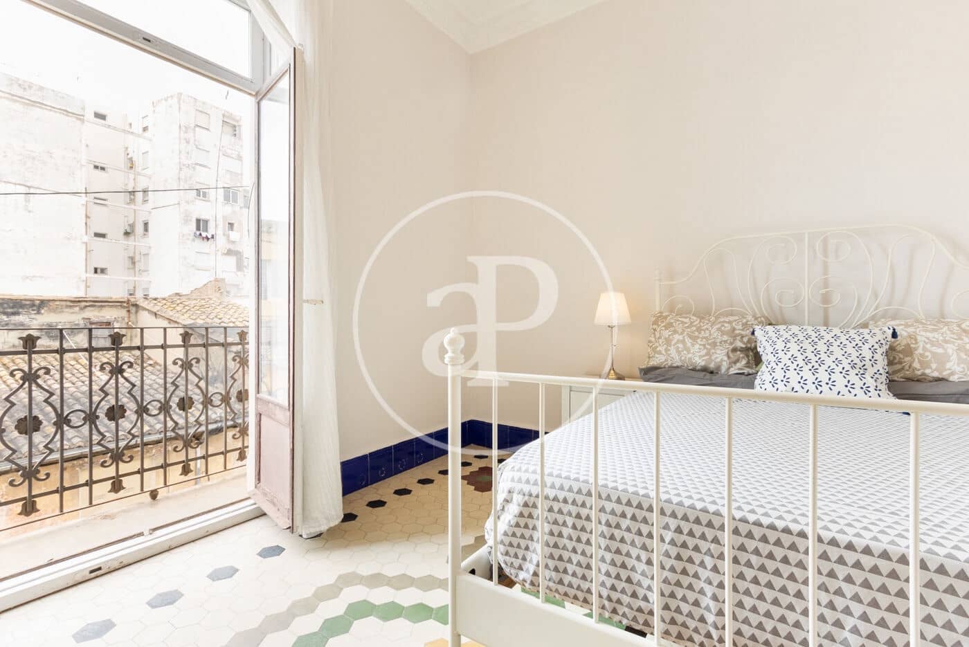 4 sovrum Lägenhet att hyra i Valencia stad - 2 000 € (Ref: 9666602)