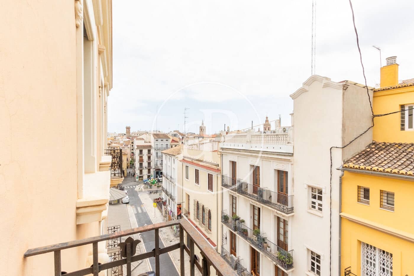 4 sovrum Lägenhet att hyra i Valencia stad - 2 000 € (Ref: 9666602)