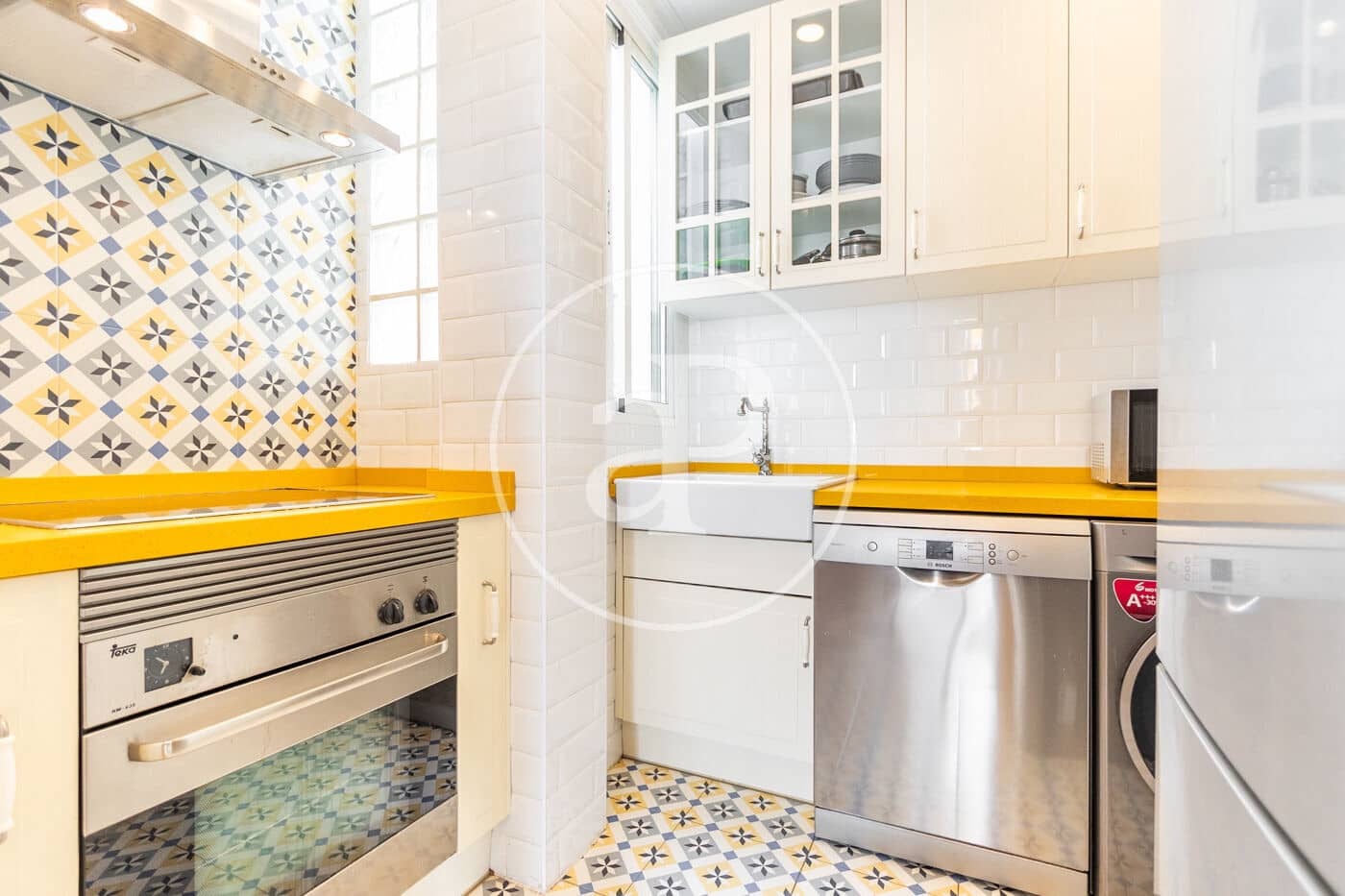 4 sovrum Lägenhet att hyra i Valencia stad - 2 000 € (Ref: 9666602)