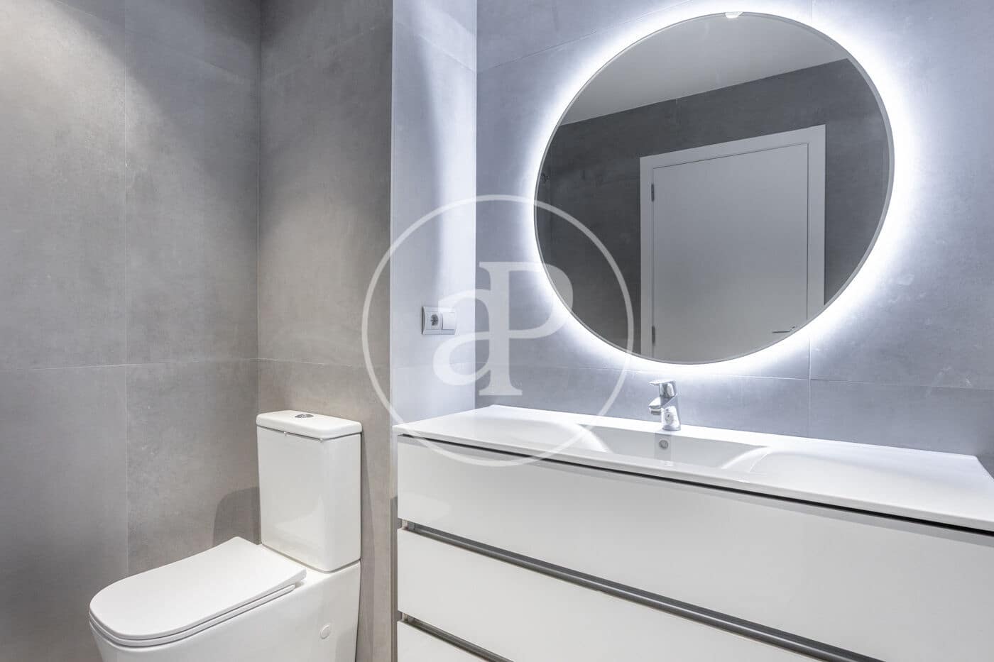 Apartamento de 2 habitaciones en València ciudad en alquiler - 1.100 € (Ref: 9674312)