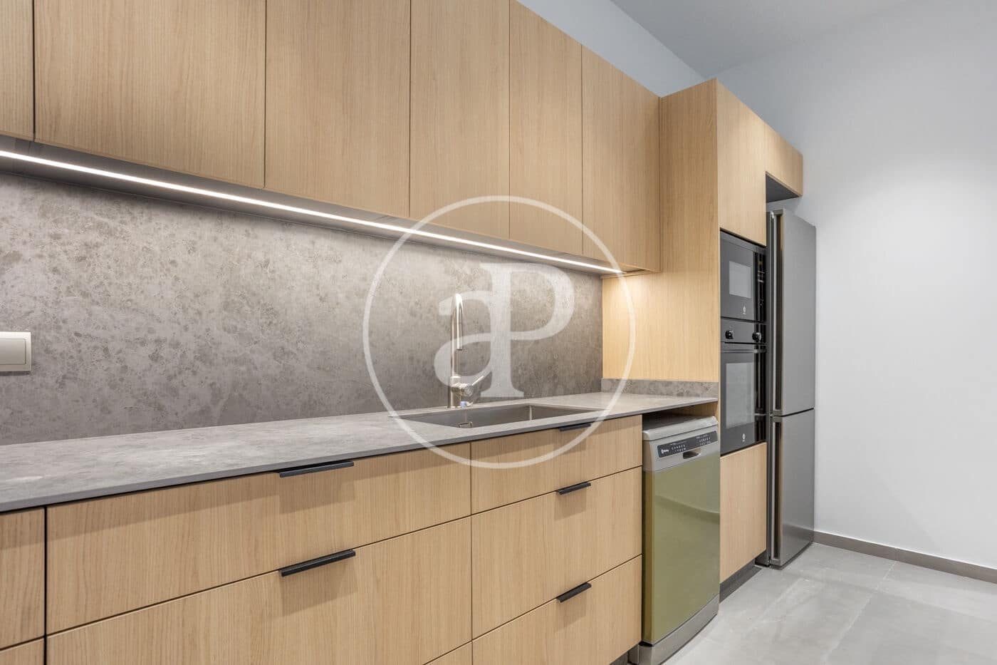 Apartamento de 2 habitaciones en València ciudad en alquiler - 1.100 € (Ref: 9674312)