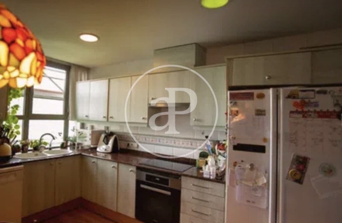 4 soveværelse Lejlighed til leje i Valencia by med swimmingpool - € 2.600 (Ref: 9674314)