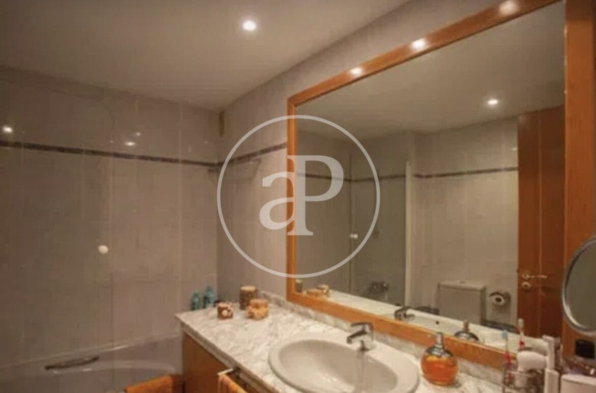 4 soveværelse Lejlighed til leje i Valencia by med swimmingpool - € 2.600 (Ref: 9674314)