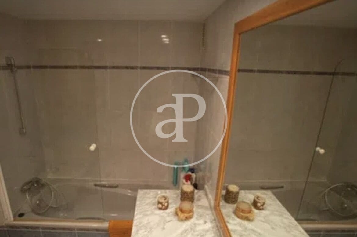 4 soveværelse Lejlighed til leje i Valencia by med swimmingpool - € 2.600 (Ref: 9674314)