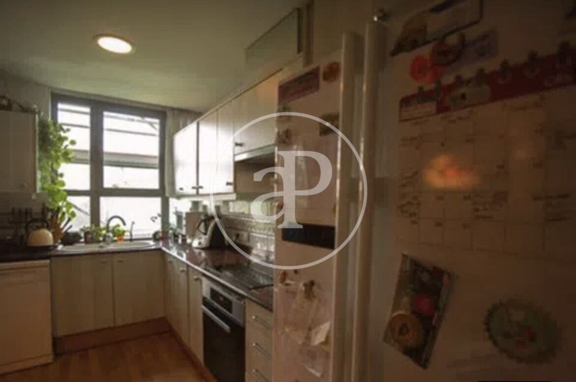 4 soveværelse Lejlighed til leje i Valencia by med swimmingpool - € 2.600 (Ref: 9674314)