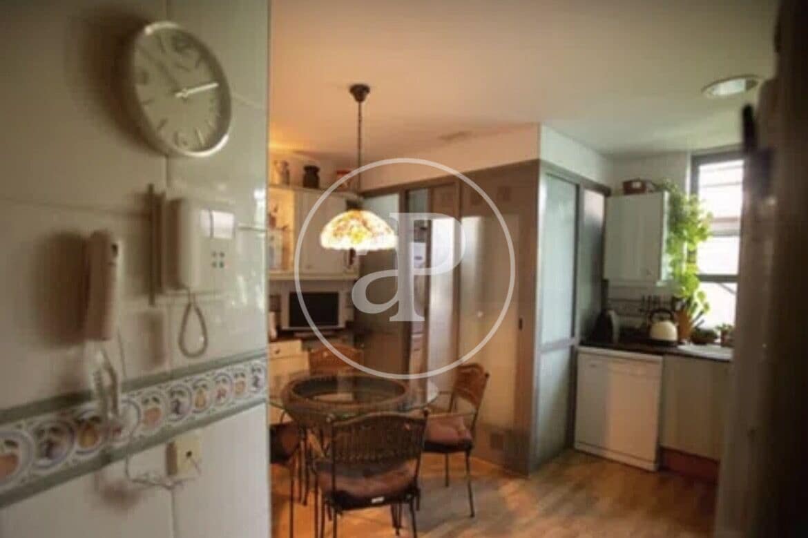 4 soveværelse Lejlighed til leje i Valencia by med swimmingpool - € 2.600 (Ref: 9674314)