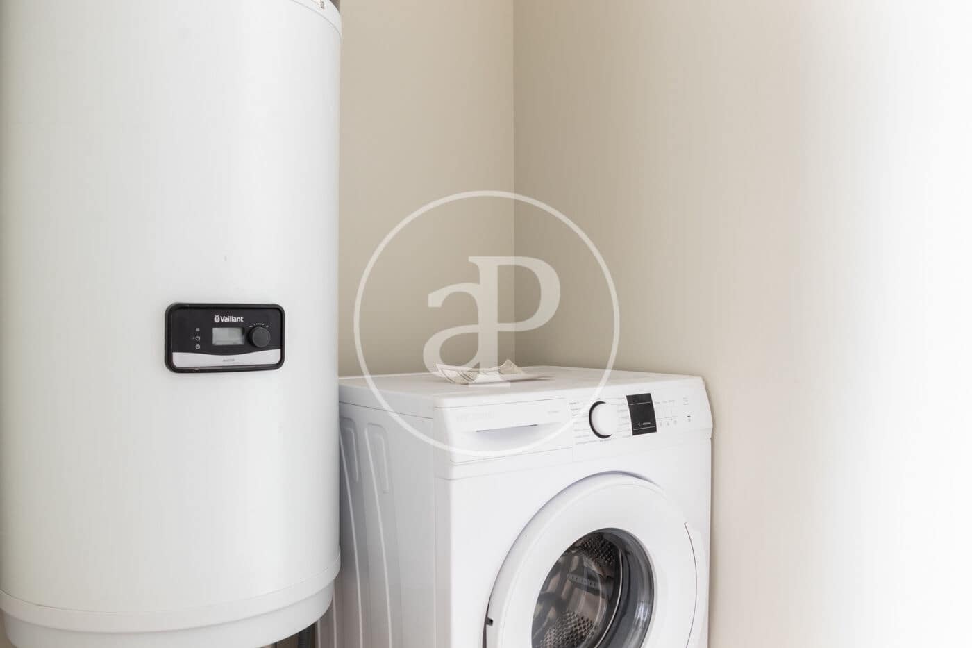 1 sypialnia Apartament do wynajęcia w Miasto Walencja - 1 250 € (Ref: 9686523)