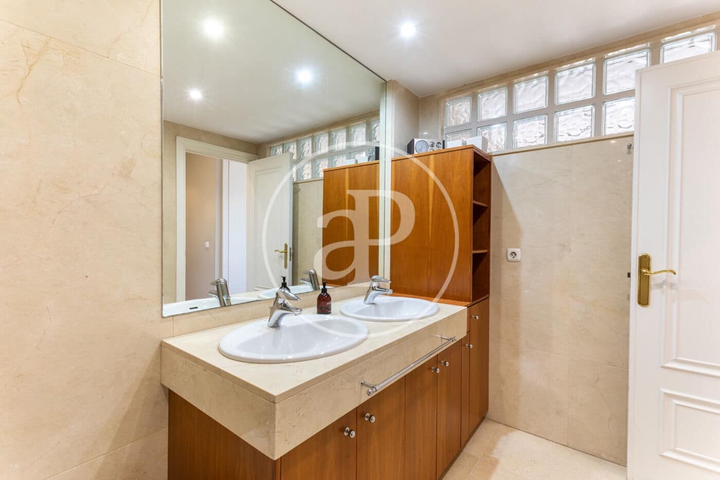 3 quarto Apartamento para arrendar em Valencia cidade - 2 900 € (Ref: 9686524)