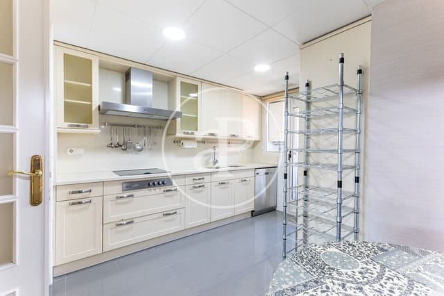 3 quarto Apartamento para arrendar em Ciutat de les Arts i de les Ciencies, Valência cidade - 2 900 € (Ref: 9686524)