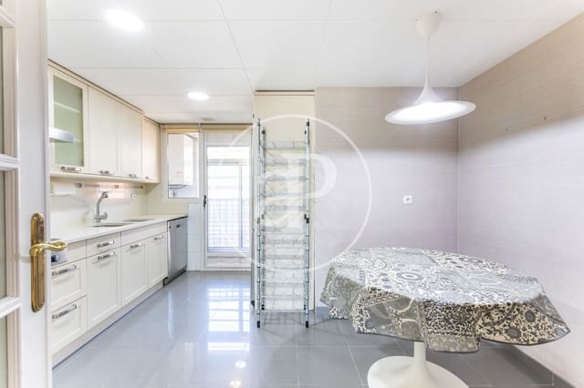 3 quarto Apartamento para arrendar em Ciutat de les Arts i de les Ciencies, Valência cidade - 2 900 € (Ref: 9686524)