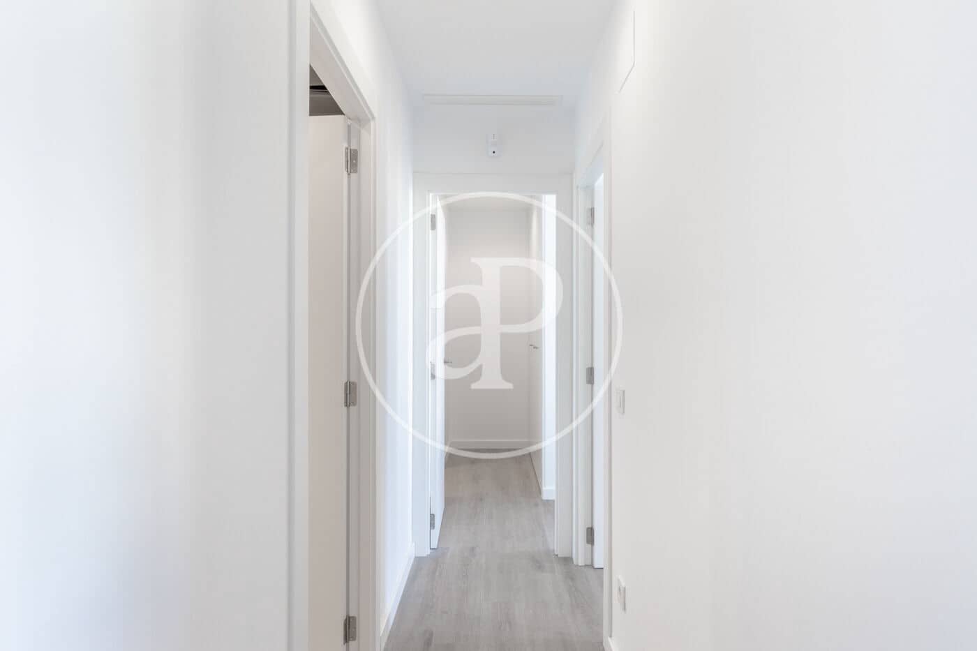 2 quarto Apartamento para arrendar em Valencia cidade com piscina - 2 200 € (Ref: 9686528)