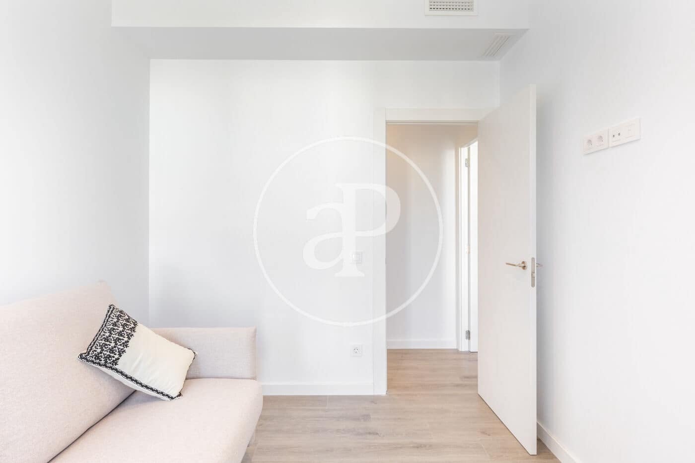 2 quarto Apartamento para arrendar em Valencia cidade com piscina - 2 200 € (Ref: 9686528)