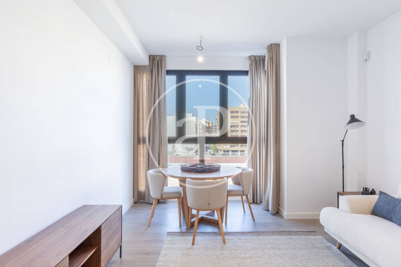 2 quarto Apartamento para arrendar em Valencia cidade com piscina - 2 200 € (Ref: 9686528)