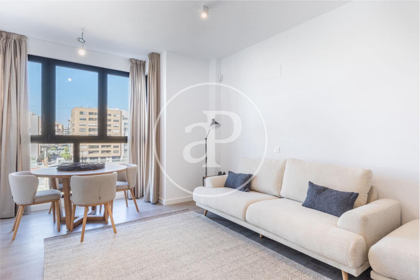 2 quarto Apartamento para arrendar em Valencia cidade com piscina - 2 200 € (Ref: 9686528)