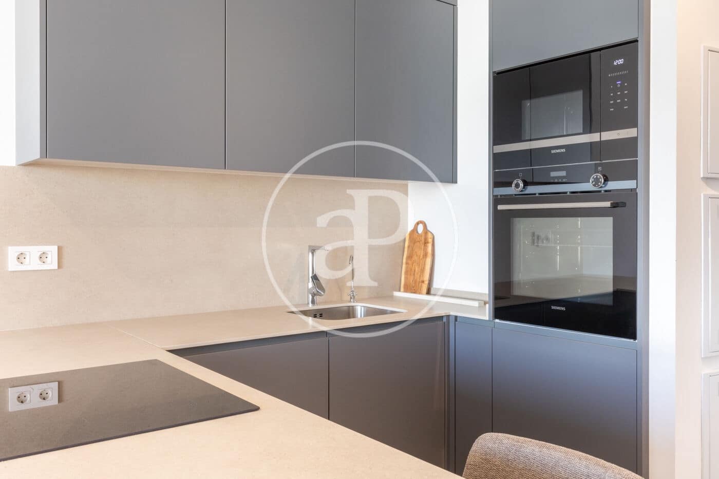 2 quarto Apartamento para arrendar em Valencia cidade com piscina - 2 200 € (Ref: 9686528)