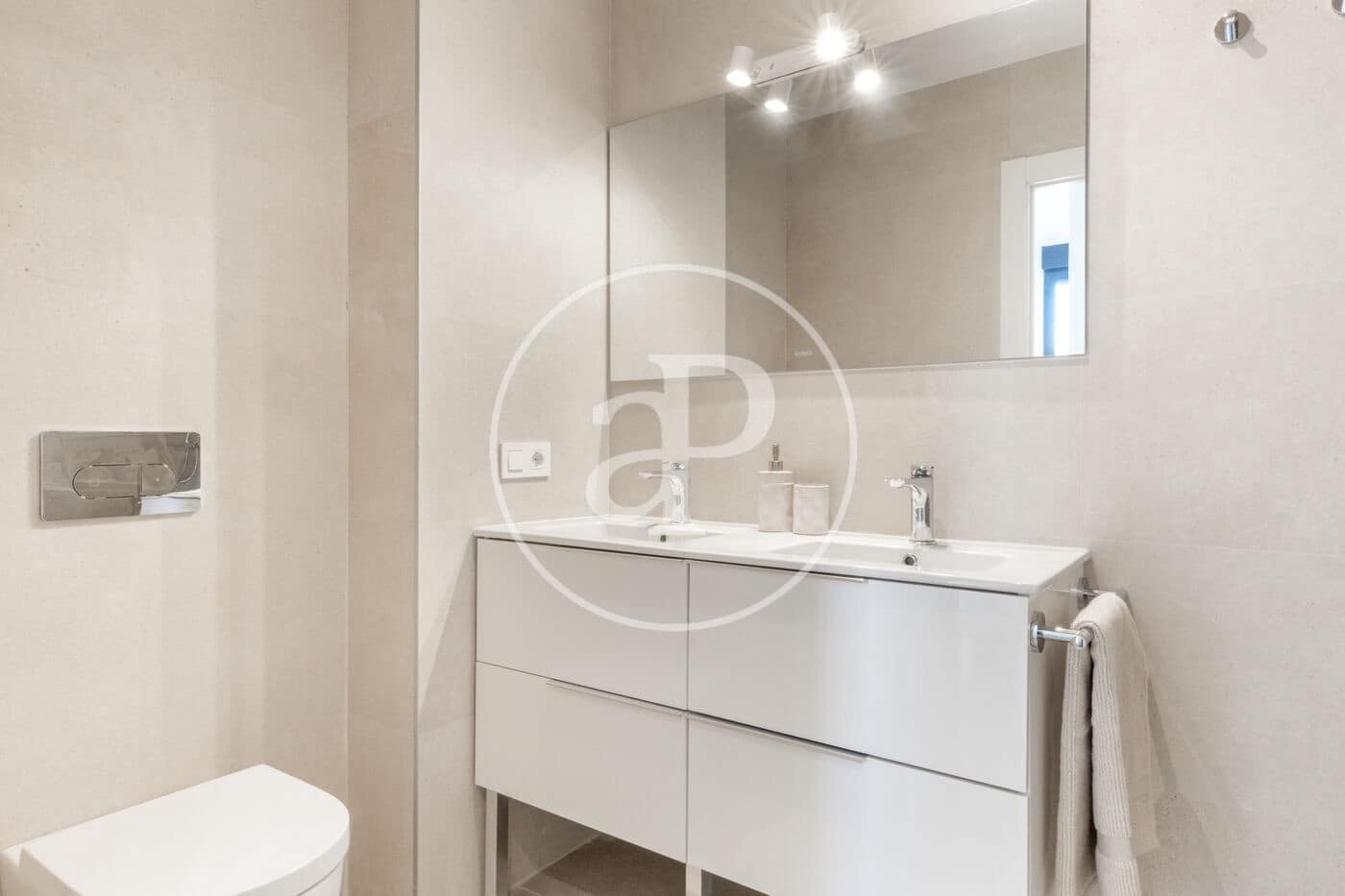 2 quarto Apartamento para arrendar em Valencia cidade com piscina - 2 200 € (Ref: 9686528)