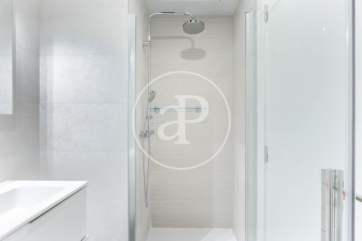 2 quarto Apartamento para arrendar em Valencia cidade com piscina - 2 200 € (Ref: 9686528)