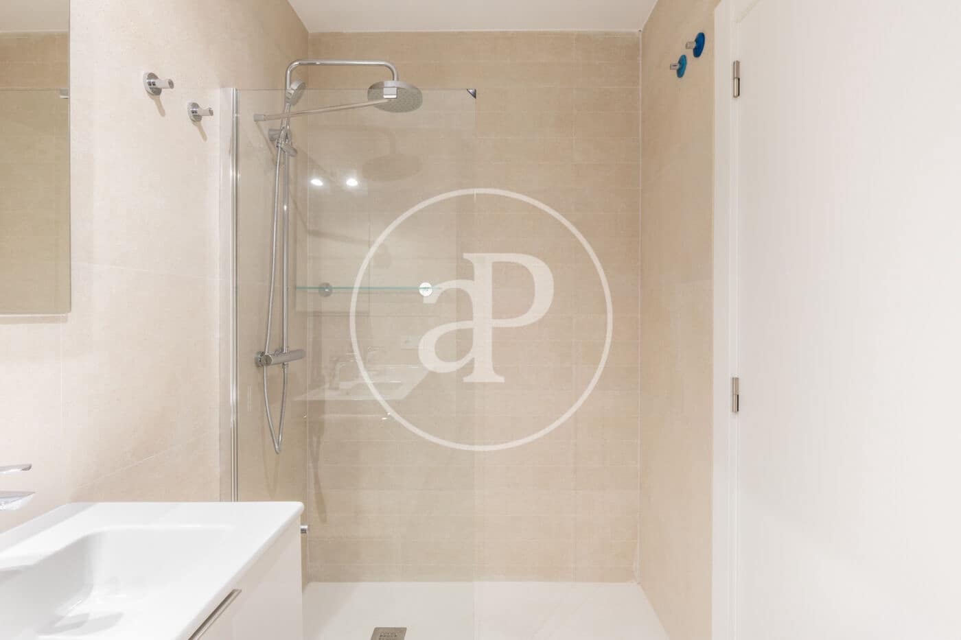 2 quarto Apartamento para arrendar em Valencia cidade com piscina - 2 200 € (Ref: 9686528)