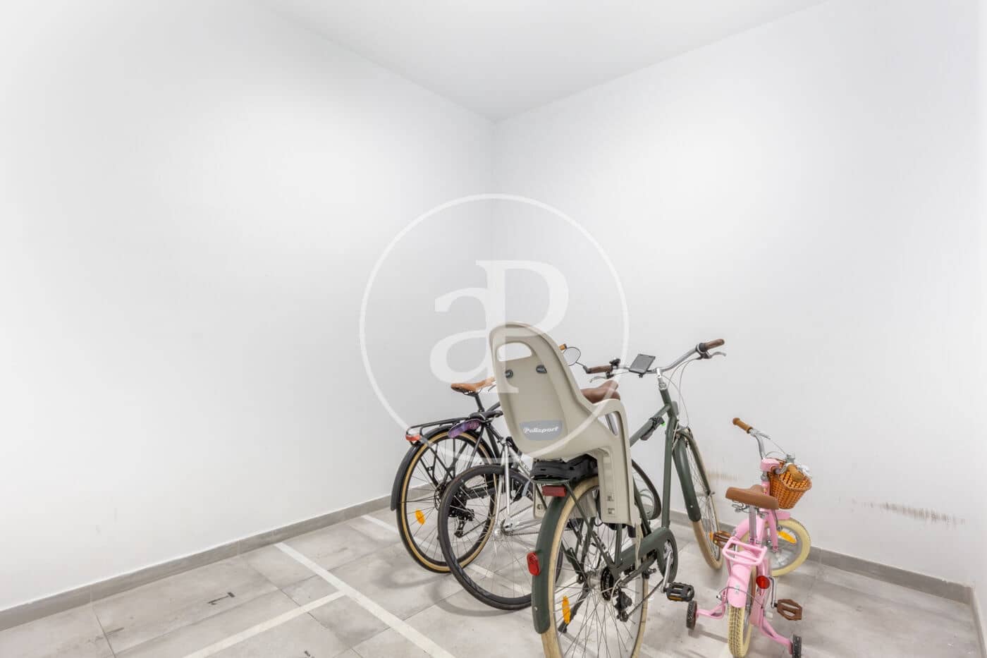 2 quarto Apartamento para arrendar em Valencia cidade com piscina - 2 200 € (Ref: 9686528)