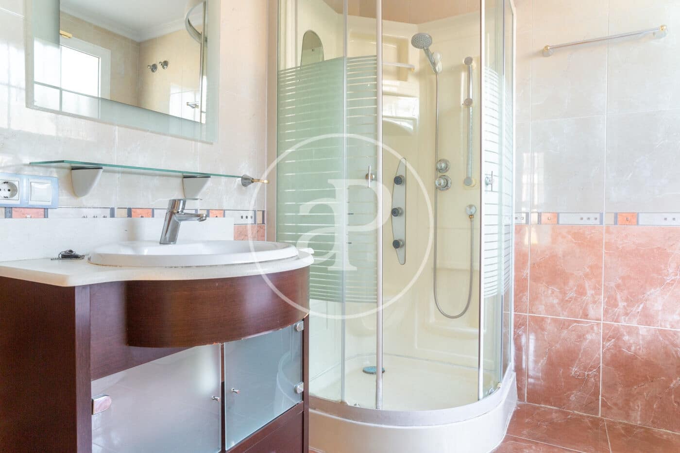 4 bedroom Villa for rent in L'Eliana with pool - € 3,900 (Ref: 9686529)