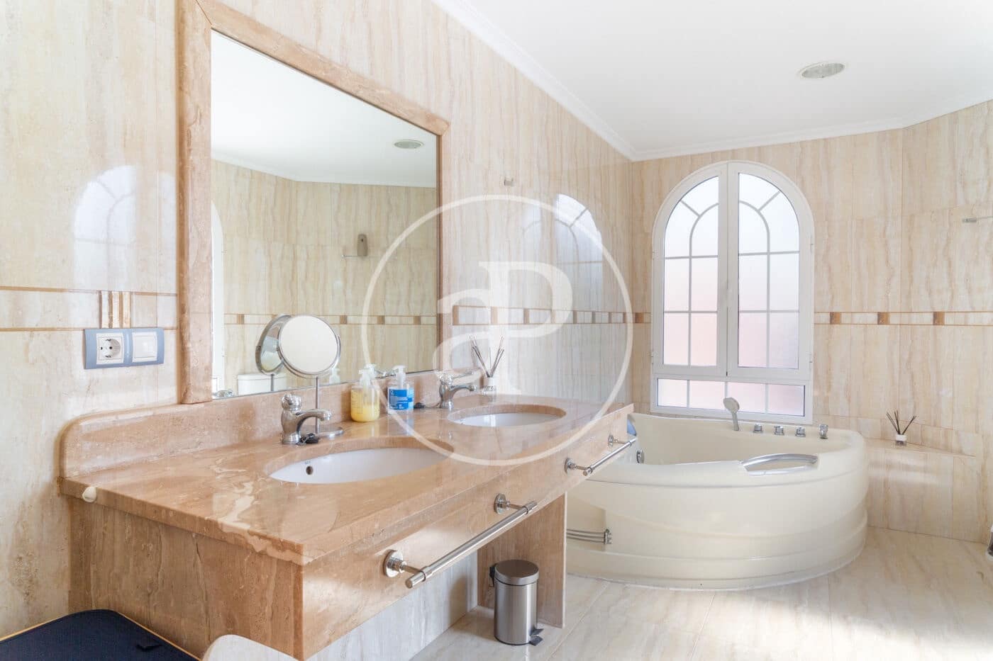 4 bedroom Villa for rent in L'Eliana with pool - € 3,900 (Ref: 9686529)