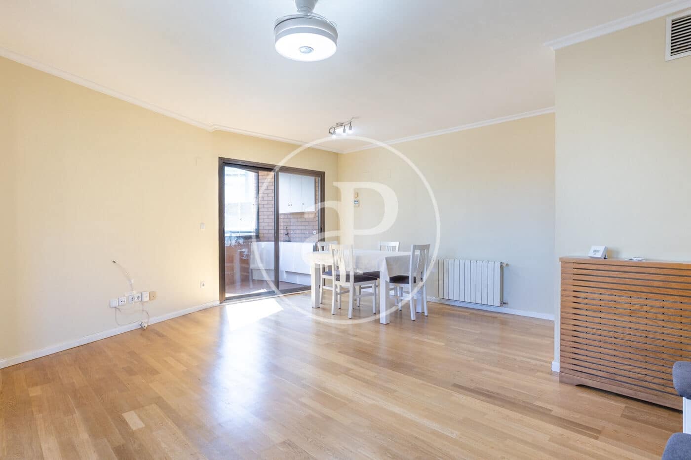 Apartamento de 3 habitaciones en València ciudad en alquiler con piscina - 2.500 € (Ref: 9690682)