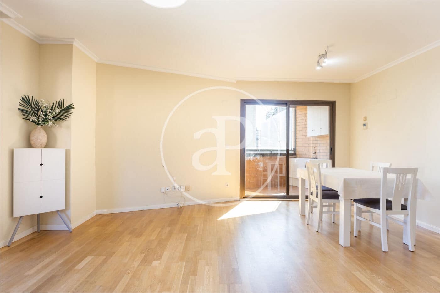 Apartamento de 3 habitaciones en València ciudad en alquiler con piscina - 2.500 € (Ref: 9690682)