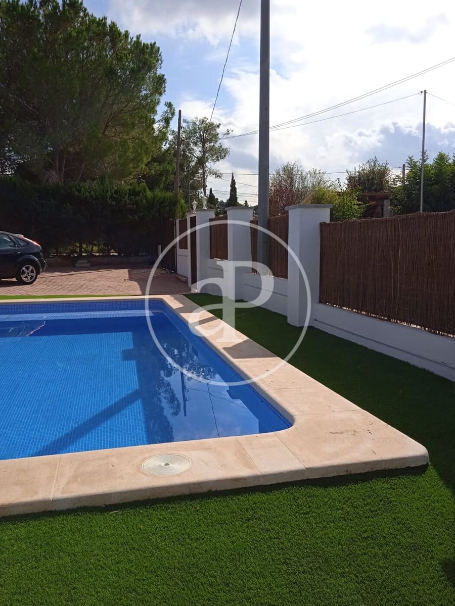 Villa/Maison de 4 chambres à louer à L'Eliana avec piscine - 2 300 € (Ref: 9690683)