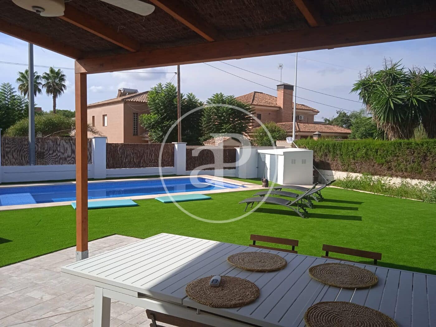 Villa/Maison de 4 chambres à louer à L'Eliana avec piscine - 2 300 € (Ref: 9690683)