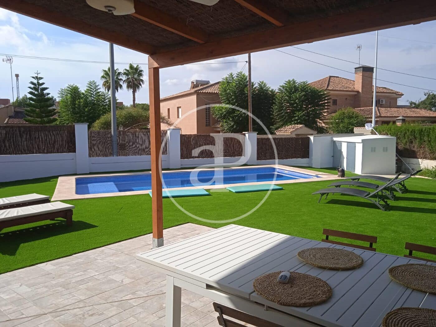 Villa/Maison de 4 chambres à louer à L'Eliana avec piscine - 2 300 € (Ref: 9690683)