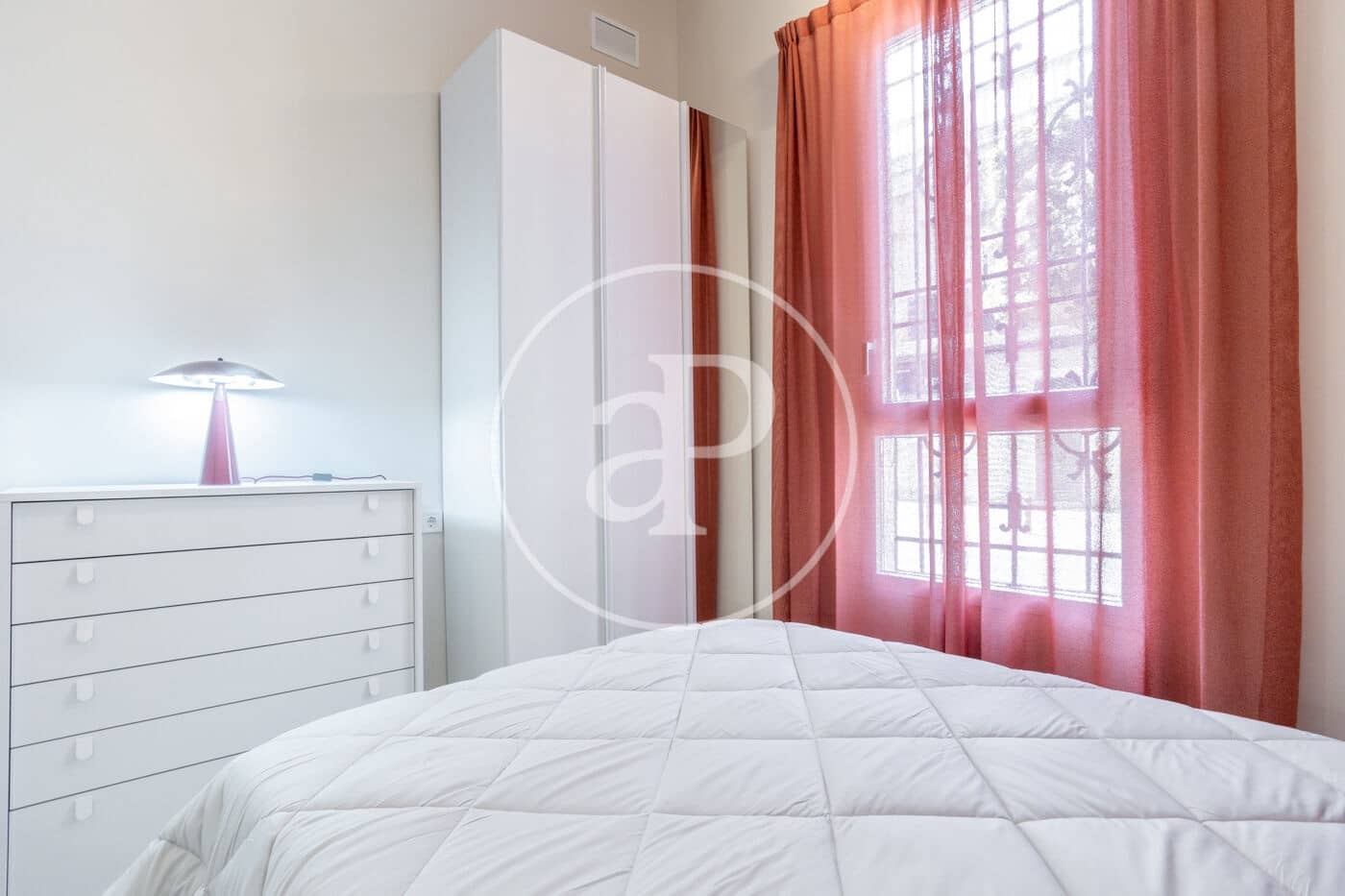 2 slaapkamer Appartement te huur in Valencia stad - € 2.000 (Ref: 9690684)