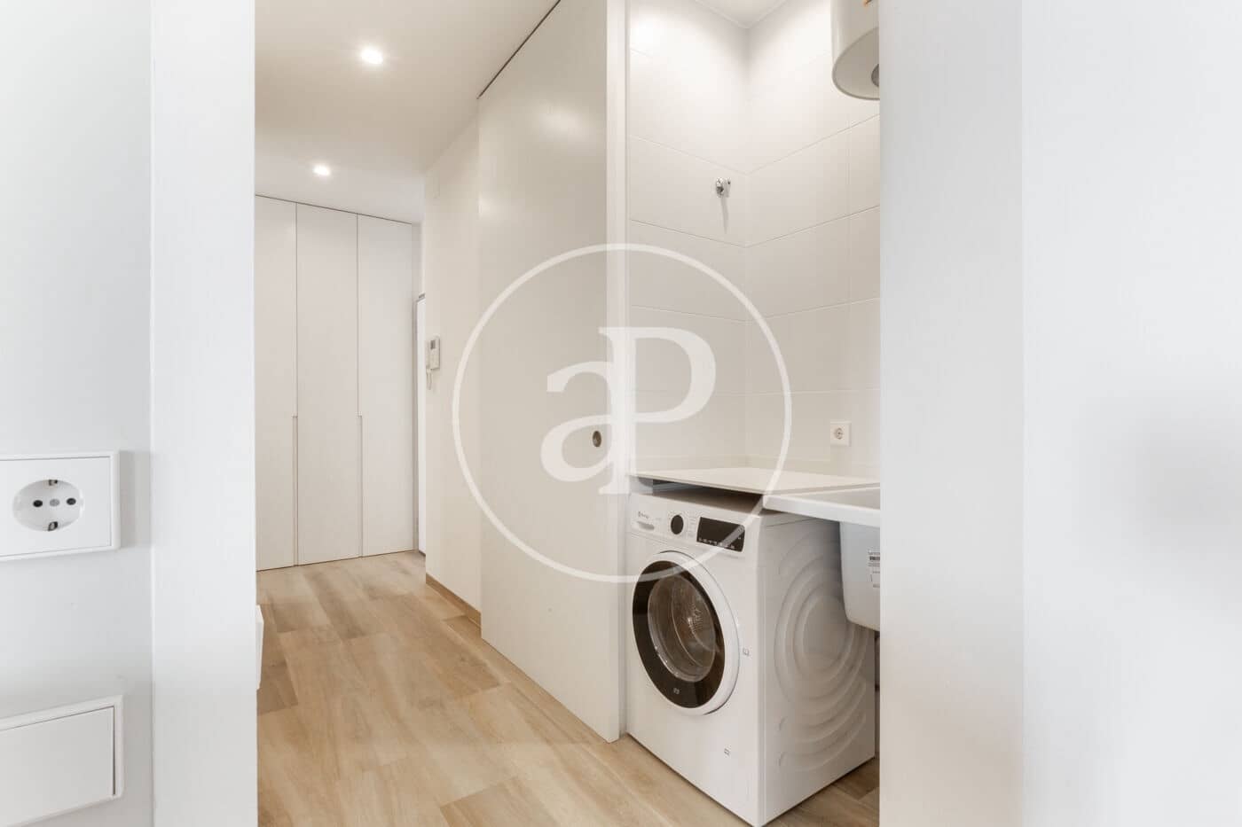 2 soverom Leilighet til leie i Valencia by - € 2 500 (Ref: 9701707)