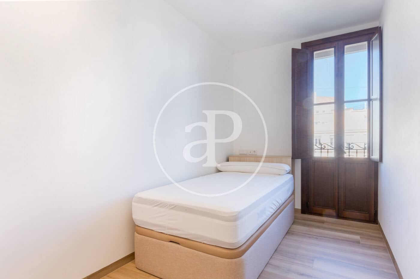 2 soverom Leilighet til leie i Valencia by - € 2 500 (Ref: 9701707)