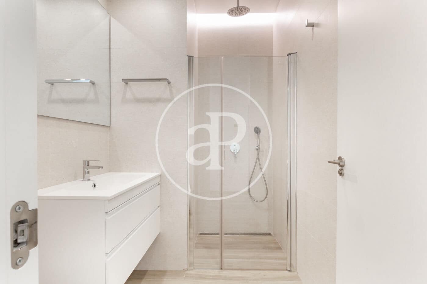 2 soverom Leilighet til leie i Valencia by - € 2 500 (Ref: 9701707)