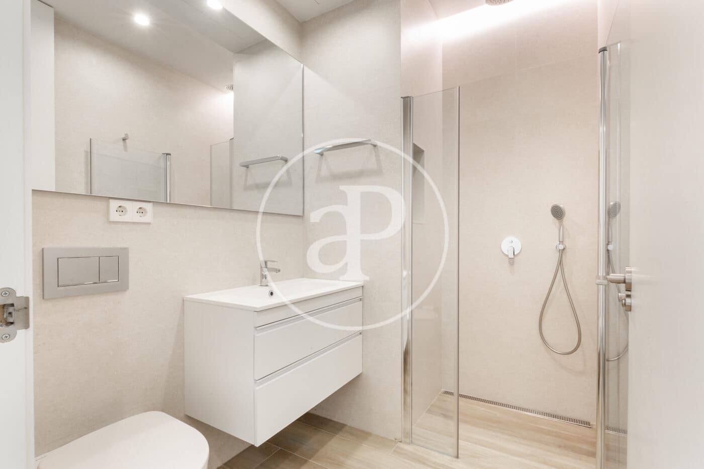 2 soverom Leilighet til leie i Valencia by - € 2 500 (Ref: 9701707)