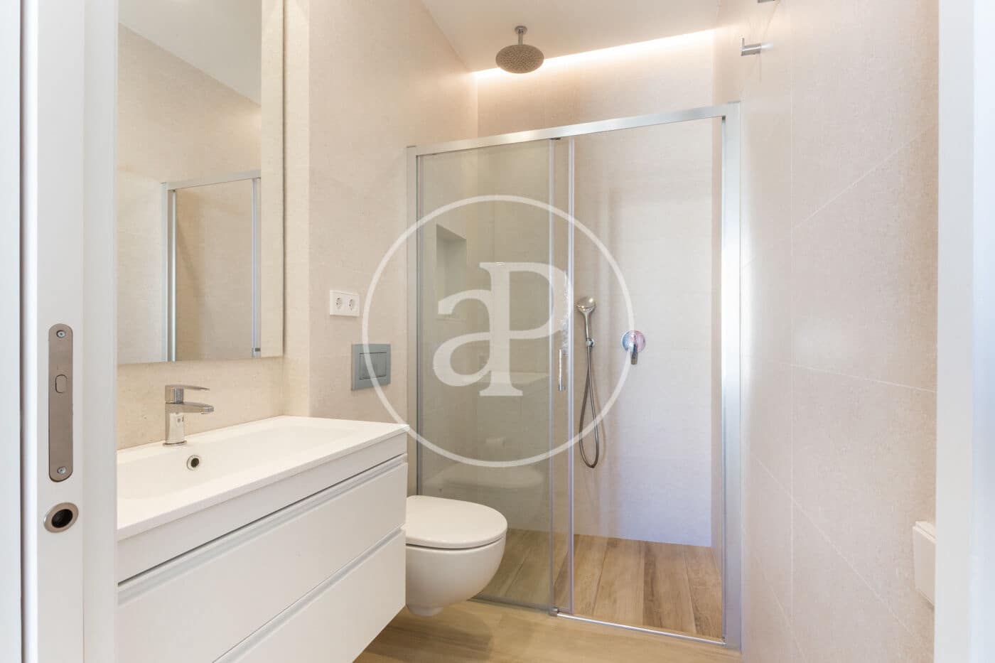 2 soverom Leilighet til leie i Valencia by - € 2 500 (Ref: 9701707)